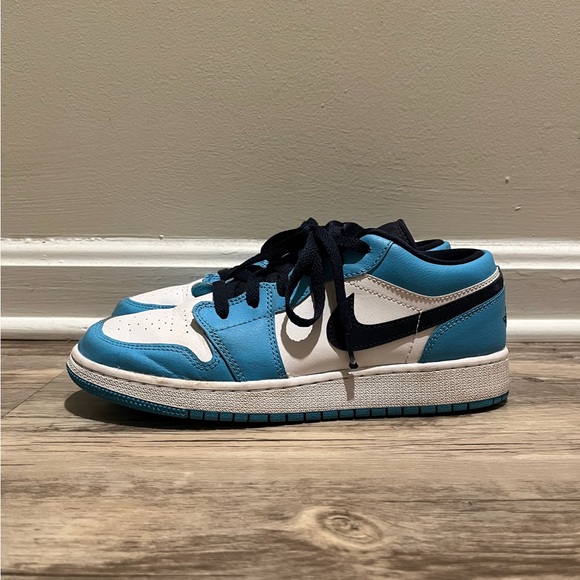 Air Jordan 1 Low “UNC” - Picture 7 of 10